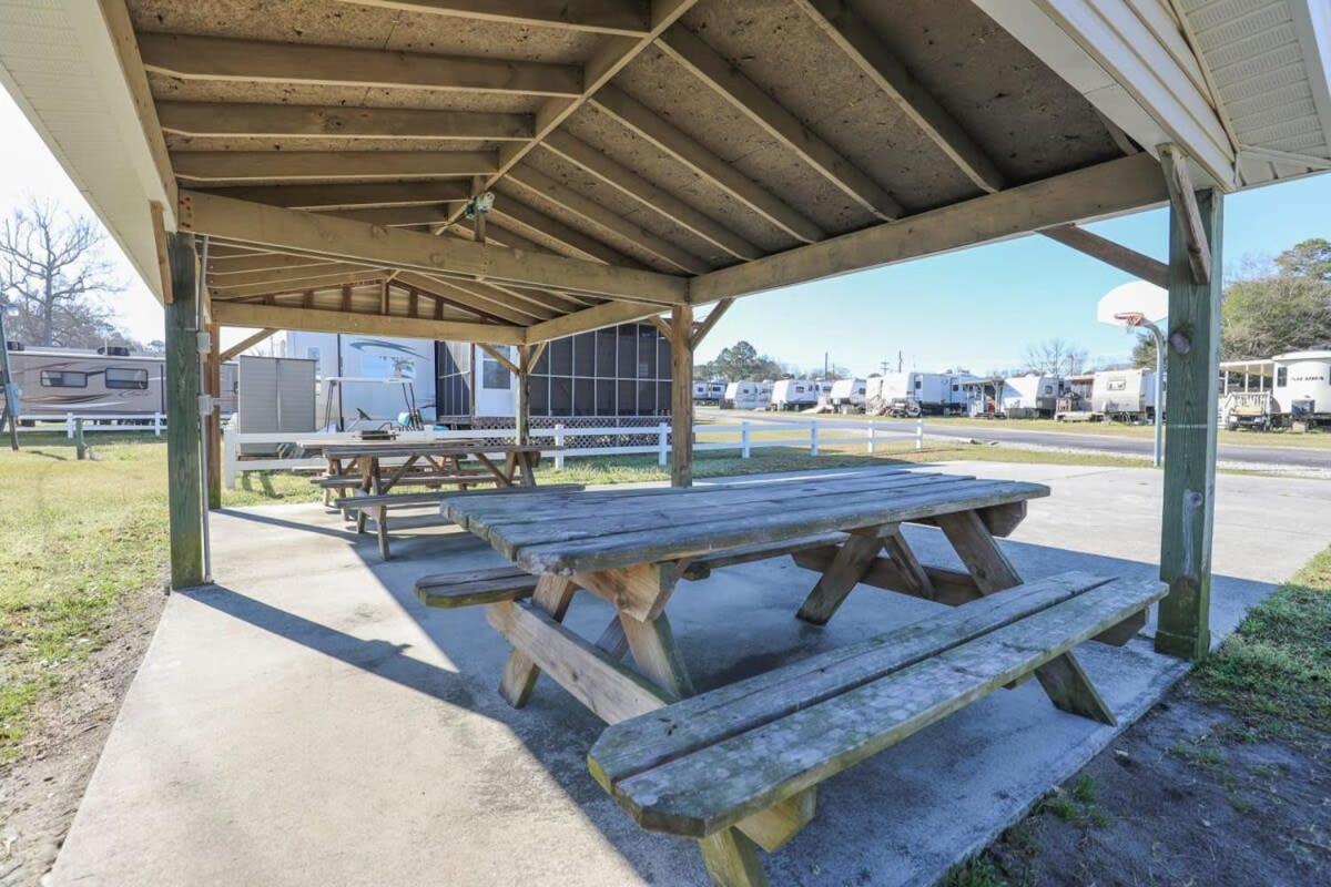 2Br Pet Friendly Home In Sneads Ferry With Parking Exterior photo