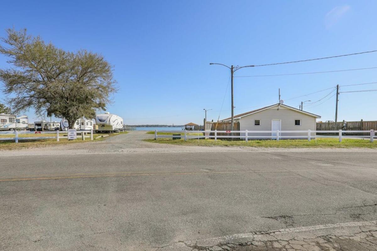 2Br Pet Friendly Home In Sneads Ferry With Parking Exterior photo